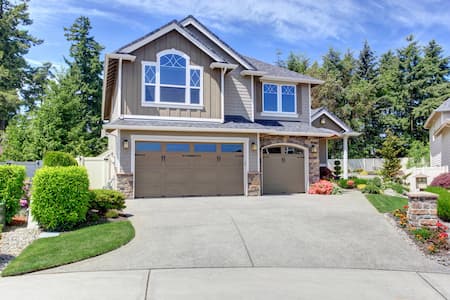 Exterior Painting in Cedar Rapids: What Our Climate Does to Your Siding and Trim Thumbnail